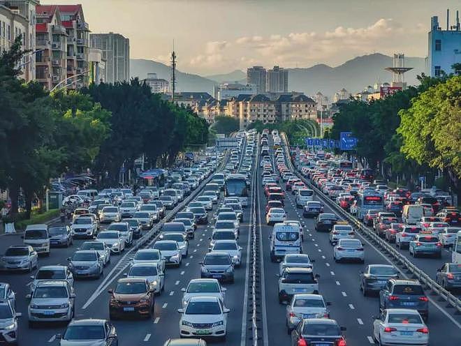 中国燃油车销量暴跌37%大降价,抄底时机是捡漏还是入坑 - 1