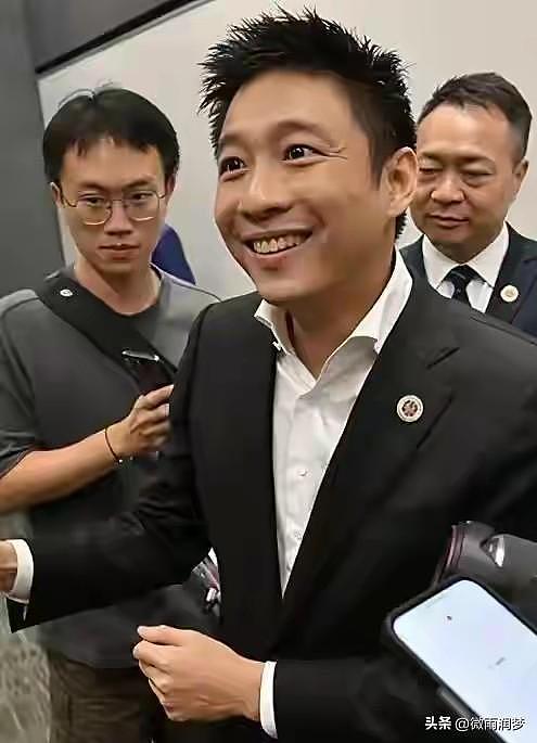 三亚大婚风波余热未消,港府授勋名单曝光,霍启山真实底色藏不住 - 4