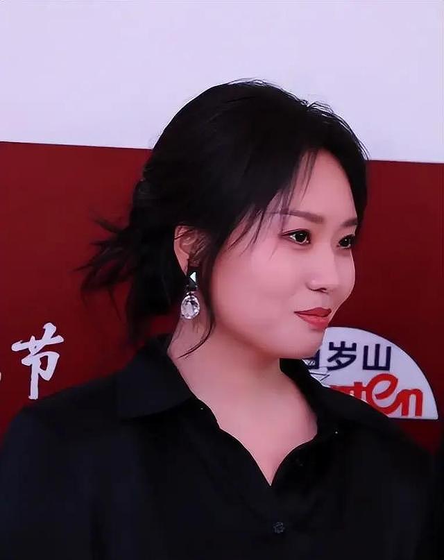 上影节这天,腿“短粗”还穿高开叉的李雪琴,治好了我的容貌焦虑 - 2