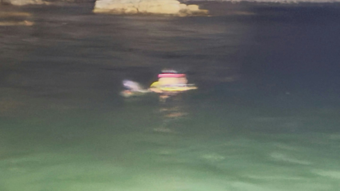 两华人在澳潜水失踪!香港旅行团海上听到呼救声,领队凭一招救人(组图) - 4