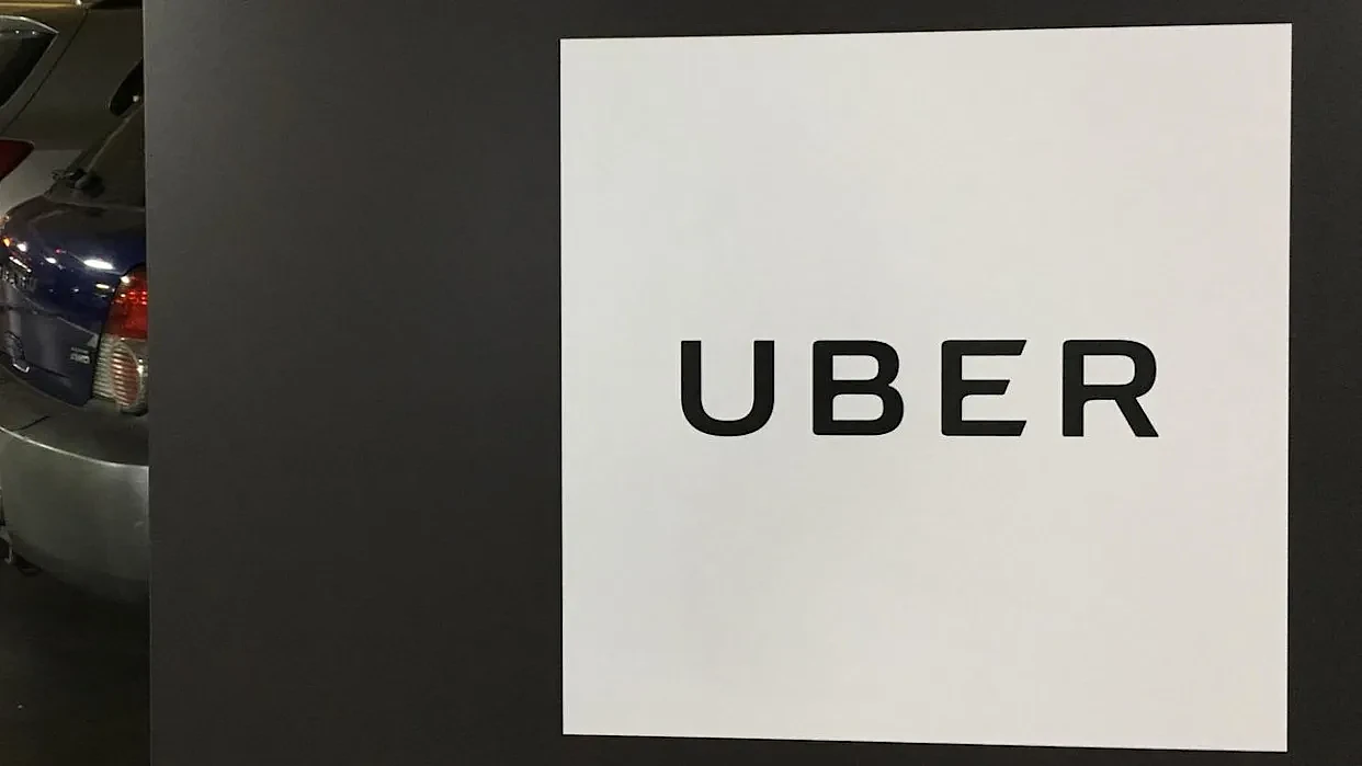 “我当时只想下车！”澳女遭Uber司机锁车勒索，不转账不让走 - 1