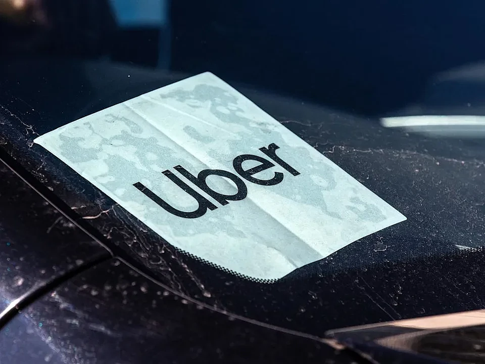 “我当时只想下车！”澳女遭Uber司机锁车勒索，不转账不让走 - 2