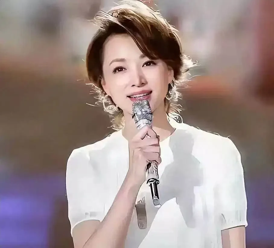 董卿淡出真相曝光!消失4年的她到底经历了什么 - 1