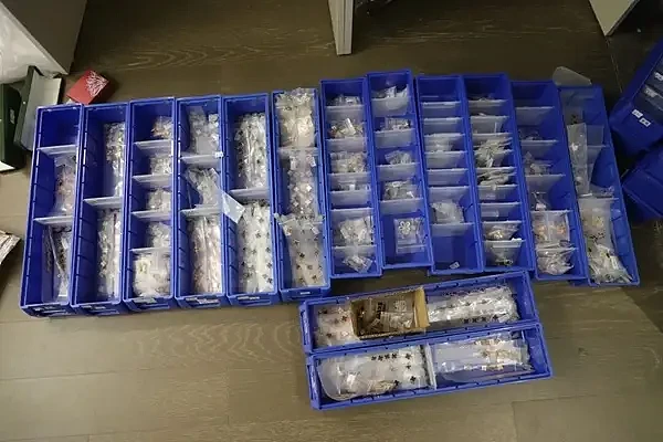 网红直播时被警方当场带走！国际大牌全是假货 - 4