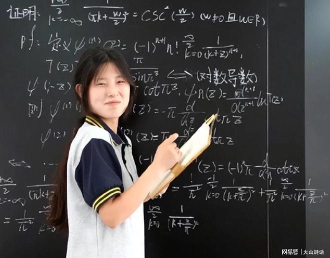 曾刷爆全网！“中专天才少女”姜萍考入常熟理工学院，校园为她设“逆袭升本”宣传栏（组图） - 2