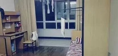 清华大学因“宿舍太差”冲上热搜!网友辣评:狗看了都摇头! - 31