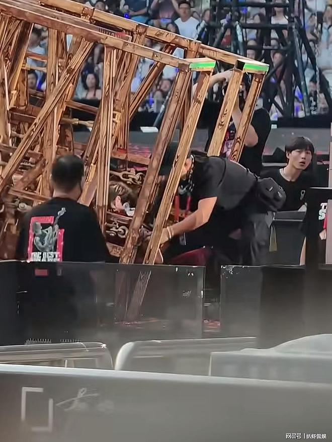 王力宏回应演唱会摔伤,脸部耳朵共缝39针,治疗照曝光疤痕明显 - 7