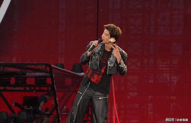 王力宏回应演唱会摔伤,脸部耳朵共缝39针,治疗照曝光疤痕明显 - 10