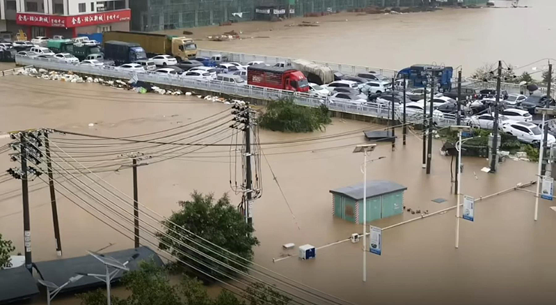 台风带来暴雨！中国广西“50年一遇”洪水，淹至近2楼（图） - 1