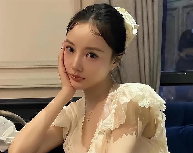 离婚6年,李小璐深夜坦言心声,只字没提贾乃亮,句句都是贾乃亮(组图) - 6