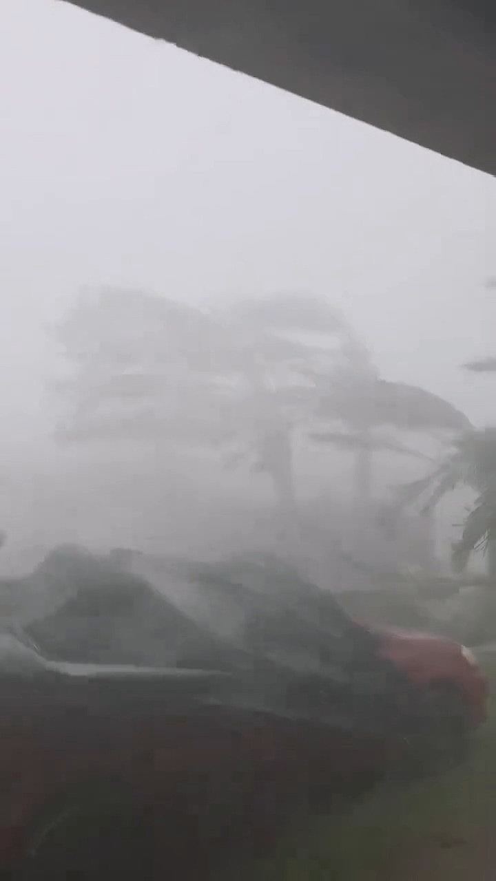 超强台风“巴威”肆虐美属群岛,迫近菲律宾再杀上台湾(组图) - 4