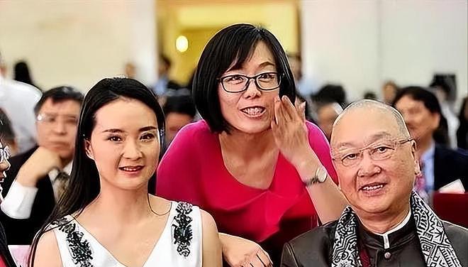 王艳熬出头了,婆婆去世、儿子转性、老公失联,终于能放手做自己(组图) - 4