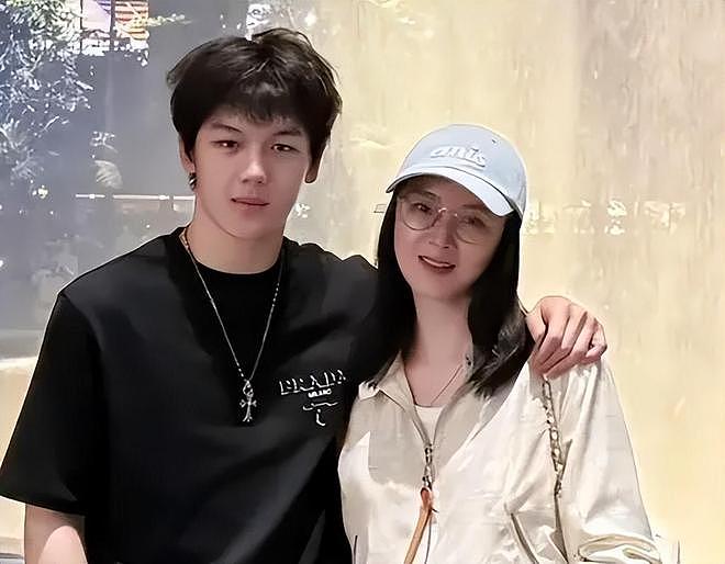 王艳熬出头了,婆婆去世、儿子转性、老公失联,终于能放手做自己(组图) - 18