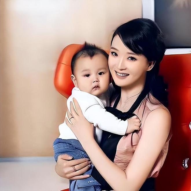 王艳熬出头了,婆婆去世、儿子转性、老公失联,终于能放手做自己(组图) - 23