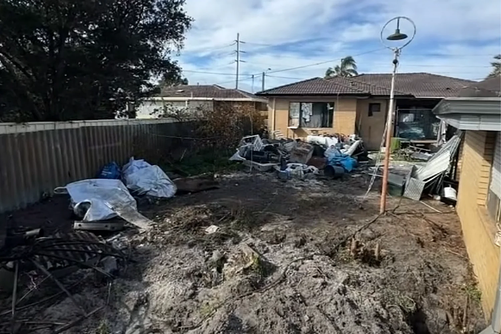 珀斯男子后院频繁烧废品,黑烟飘进邻居家,居民集体崩溃(组图) - 2