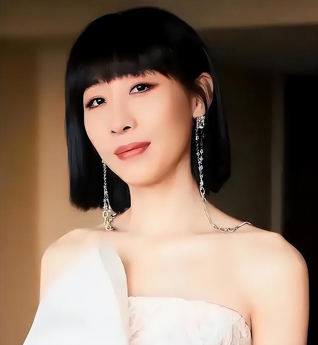 “一尿成名”任素汐：上半身是普通，下半身是贪婪，又丑又性感 - 11