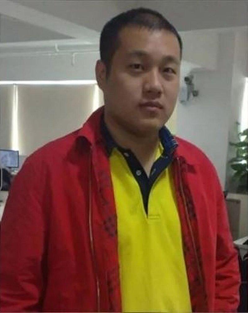 徐波公开代孕上百子女合照，网惊悚：像复制人工厂 （组图） - 2