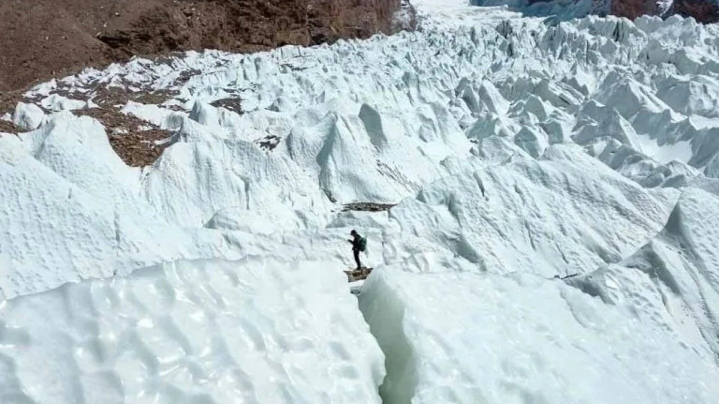 登山队在慕士塔格峰遭遇暴风雪,3人遇难1人失联(组图) - 1