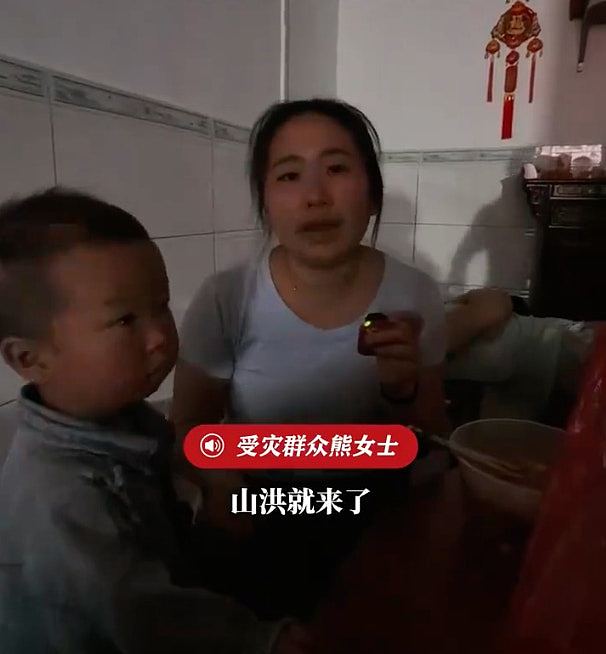 广西暴雨300人躲学校围墙遭冲垮受困,灾民:已超过一天没进食(组图) - 2