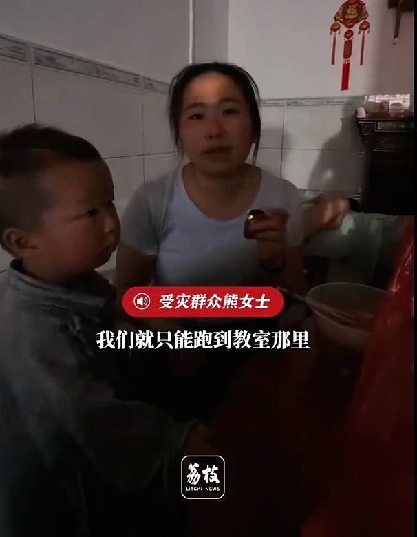 广西暴雨300人躲学校围墙遭冲垮受困,灾民:已超过一天没进食(组图) - 3