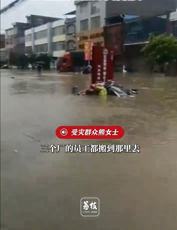 广西暴雨300人躲学校围墙遭冲垮受困,灾民:已超过一天没进食(组图) - 4