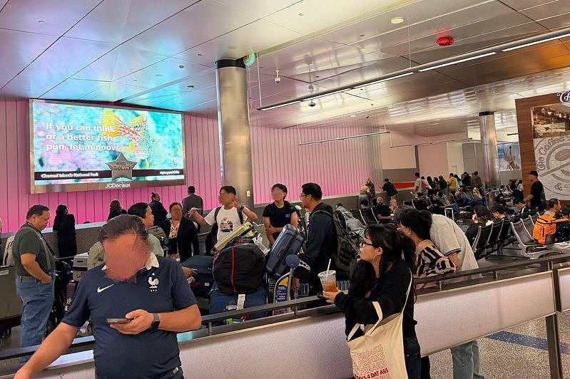 中国女子入境被查微信聊天记录!10年旅游签证惨遭注销(图) - 1