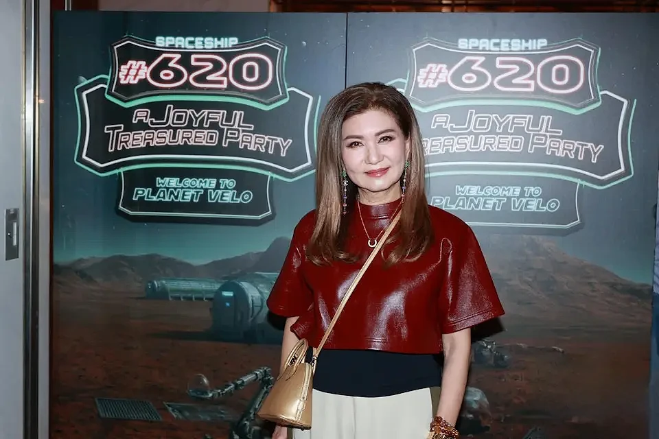 谁“偷”了乐易玲生日礼物?监控曝光后全TVB震惊 - 4