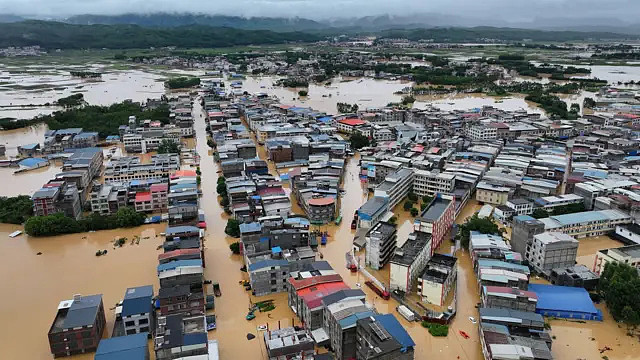 “洪水来得太快了”:台风在中国引发水灾及罕见龙卷风(组图) - 2