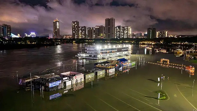 “洪水来得太快了”:台风在中国引发水灾及罕见龙卷风(组图) - 3