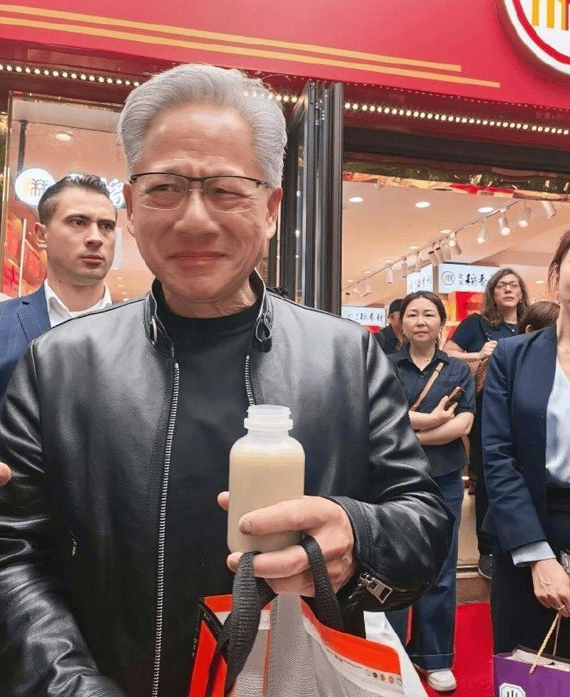 黄仁勋连“豆汁都喝了”，仍然唤不回中企的晶片订单（组图） - 1