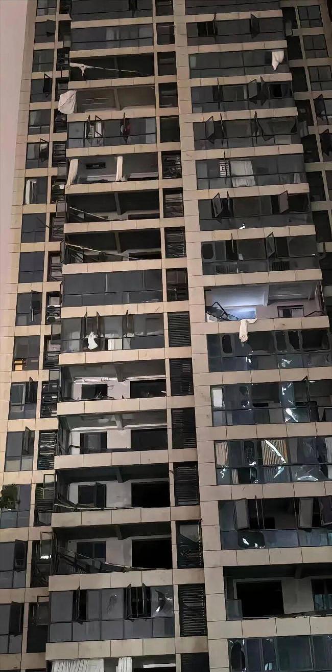 湖北男被从12楼家中吸走!整栋楼都被掏空 - 2