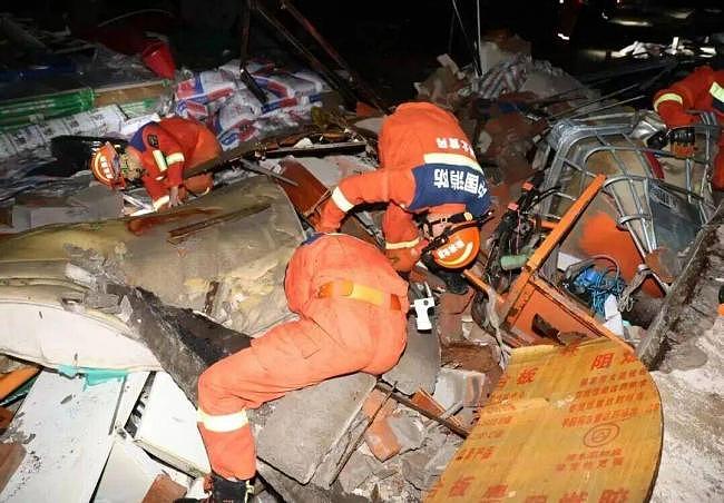湖北男被从12楼家中吸走!整栋楼都被掏空 - 3