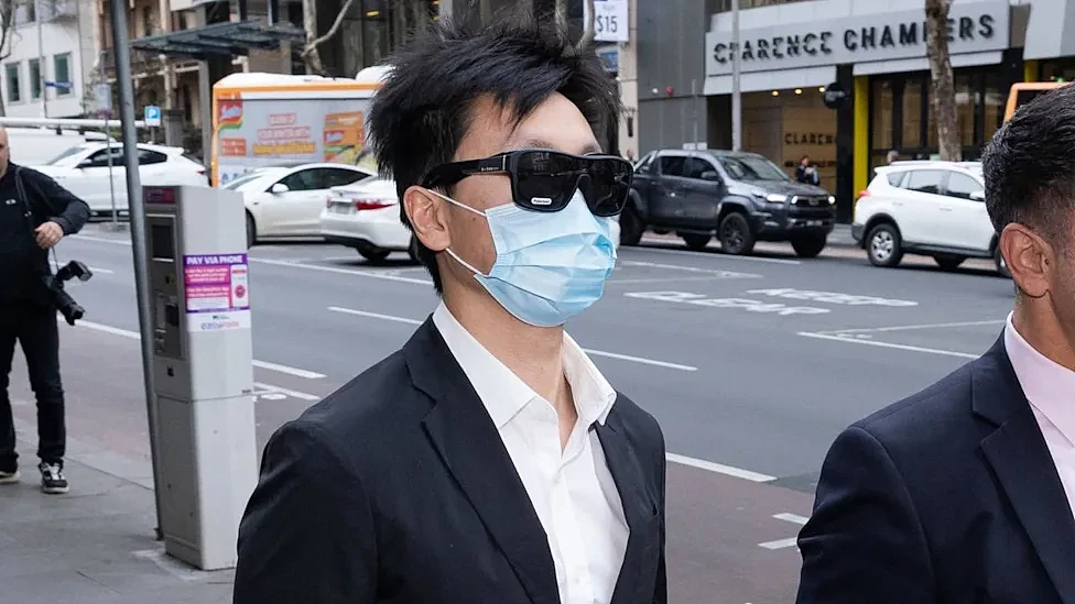 偷拍460名女同事上厕所!墨尔本华人医生当庭认罪,从业资格被暂停(组图) - 1