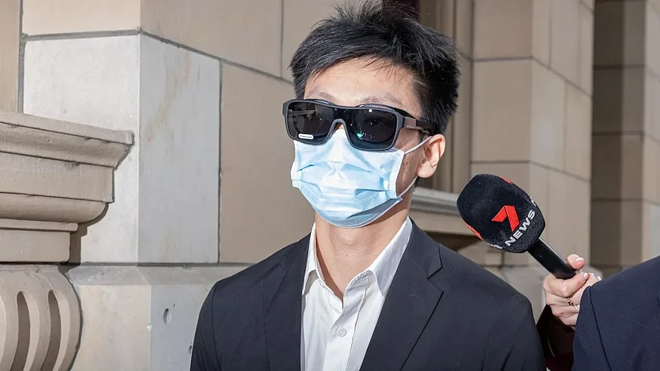 偷拍460名女同事上厕所!墨尔本华人医生当庭认罪,从业资格被暂停(组图) - 2