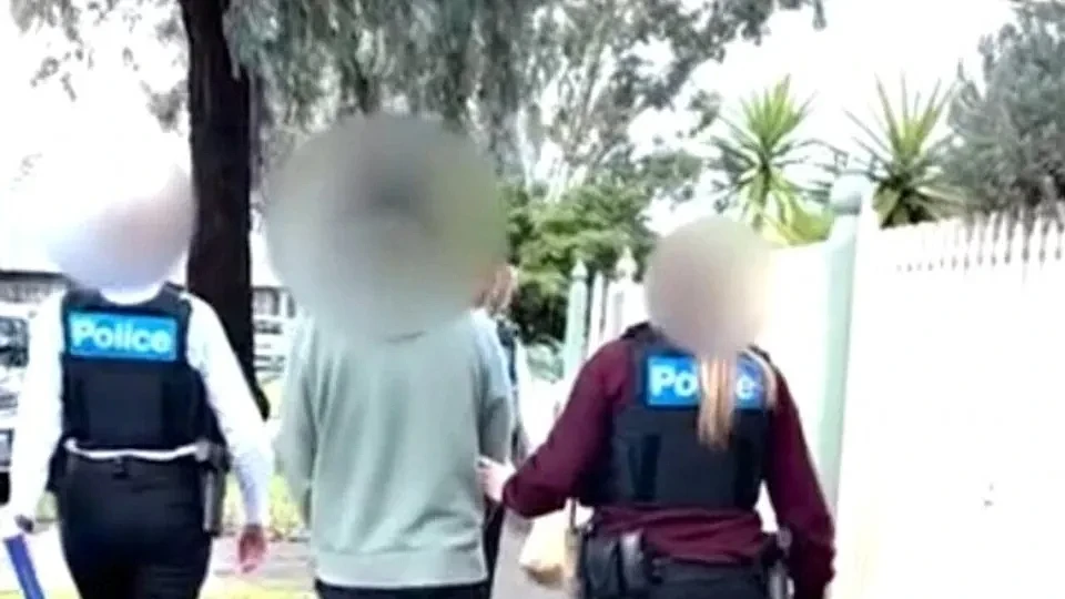 偷拍460名女同事上厕所!墨尔本华人医生当庭认罪,从业资格被暂停(组图) - 3