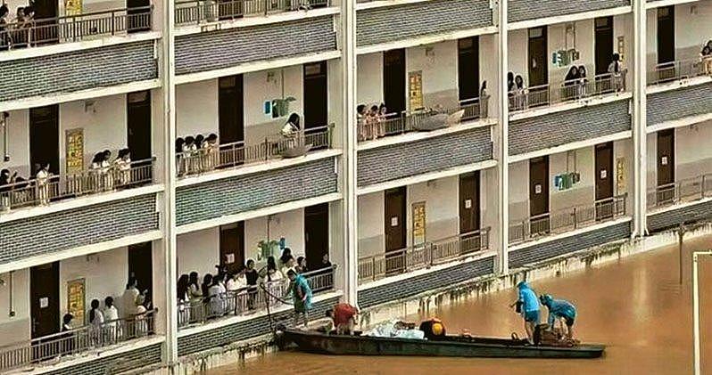 广西校舍淹水3层楼！1.2万师生被困，断水断粮…学生网上求助（组图） - 4