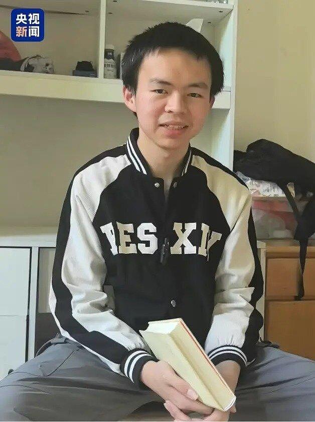 父带8颗蛋接考…湖南考生第一志愿选这校,婉拒外界捐款 - 2