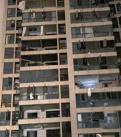 中国龙卷风侵袭！湖北家庭想关窗…“一家三口”被卷走惨亡 - 1