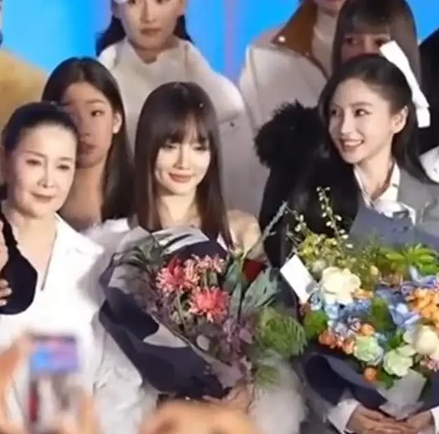 李小璐和Angelababy罕见同框，网友：各有各的美 - 1