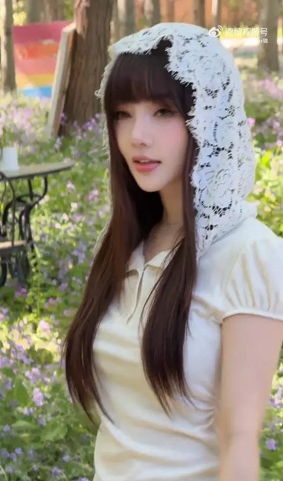 李小璐和Angelababy罕见同框，网友：各有各的美 - 6