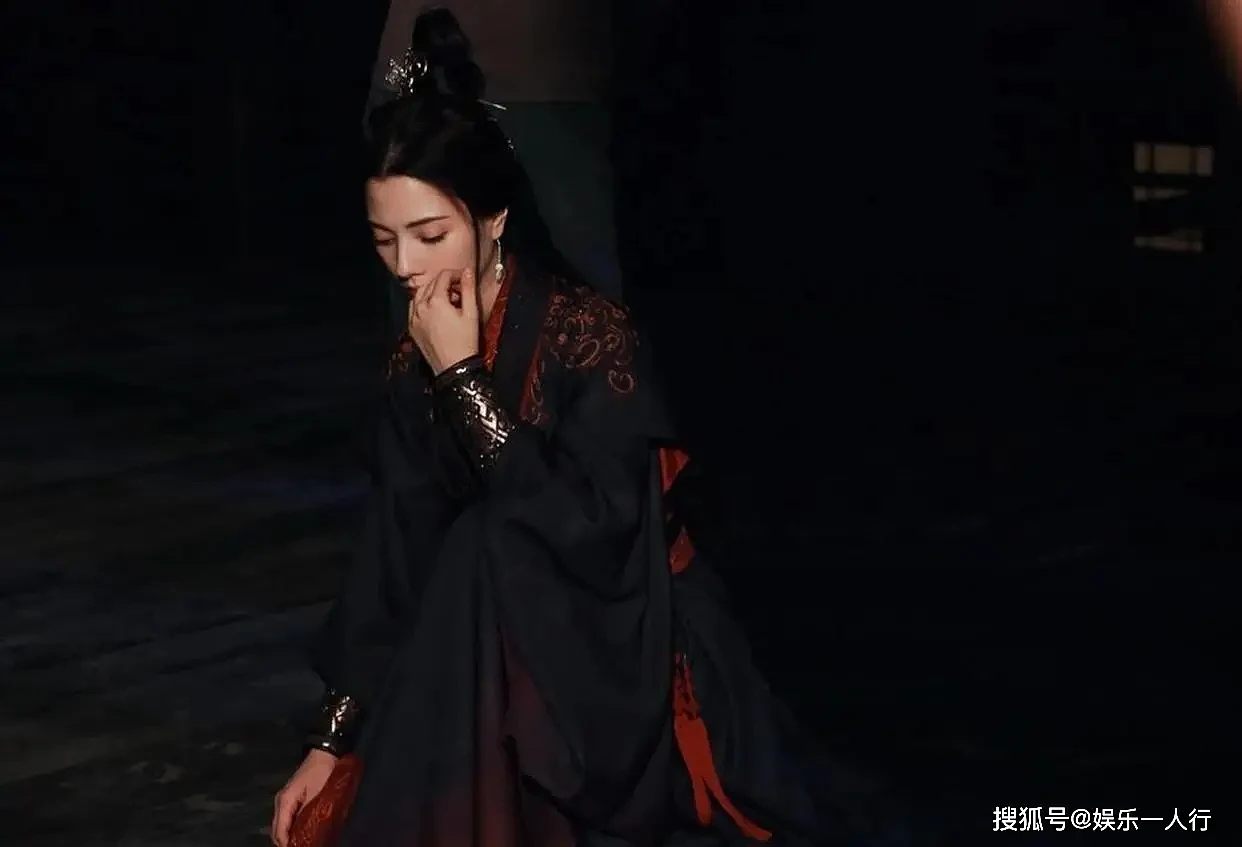 霍启山10年前把娜然介绍给房祖名，如今新郎竟... - 14