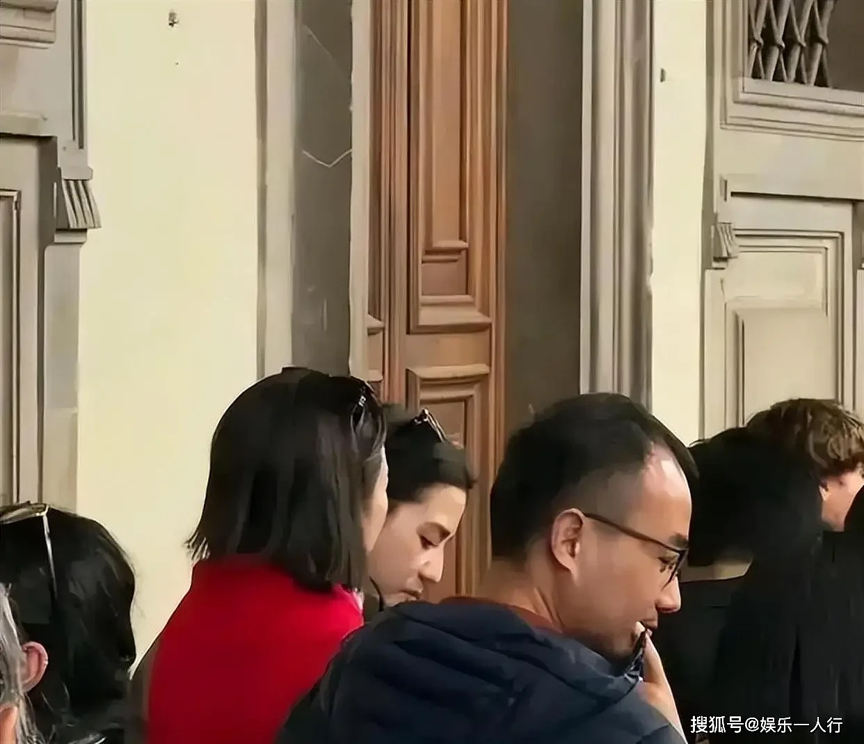 霍启山10年前把娜然介绍给房祖名，如今新郎竟... - 17