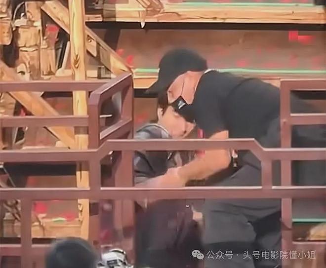 王力宏血染舞台缝39针！陈奕迅曾撞伤下体，这些演唱会事故太邪门 - 9