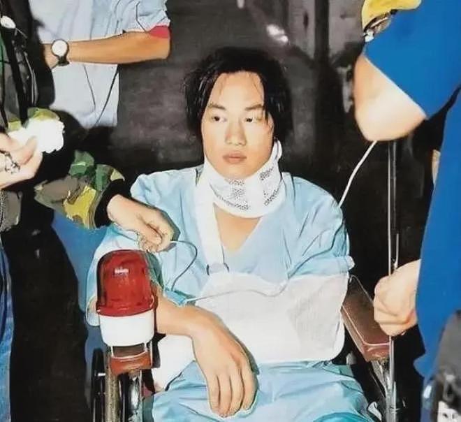 王力宏血染舞台缝39针！陈奕迅曾撞伤下体，这些演唱会事故太邪门 - 15