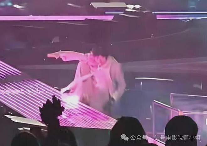 王力宏血染舞台缝39针！陈奕迅曾撞伤下体，这些演唱会事故太邪门 - 22