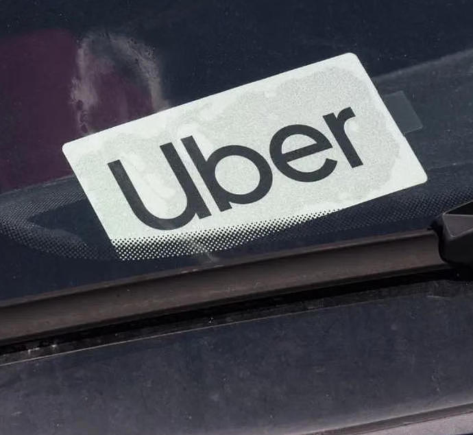 活久见!Uber公布澳洲乘客遗失清单:宠物狗、标本、裤子、短裙…(组图) - 1