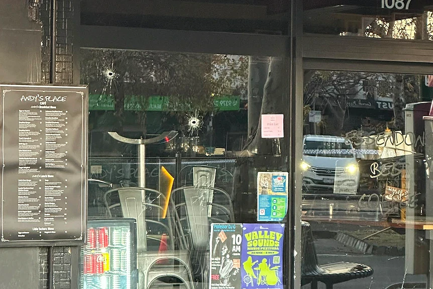 澳咖啡馆深夜遭开枪扫射!2人被捕,店主直呼可怕(组图) - 2