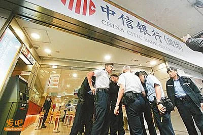 香港黑帮老大带女友工地卖盒饭被抓引热议(组图) - 8