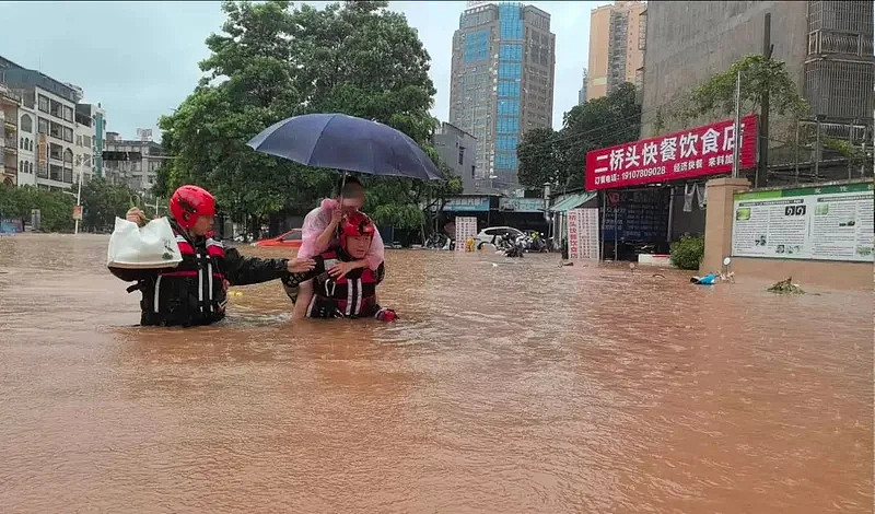 广西大雨捐款炸出一群