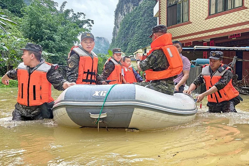 广西大雨捐款炸出一群